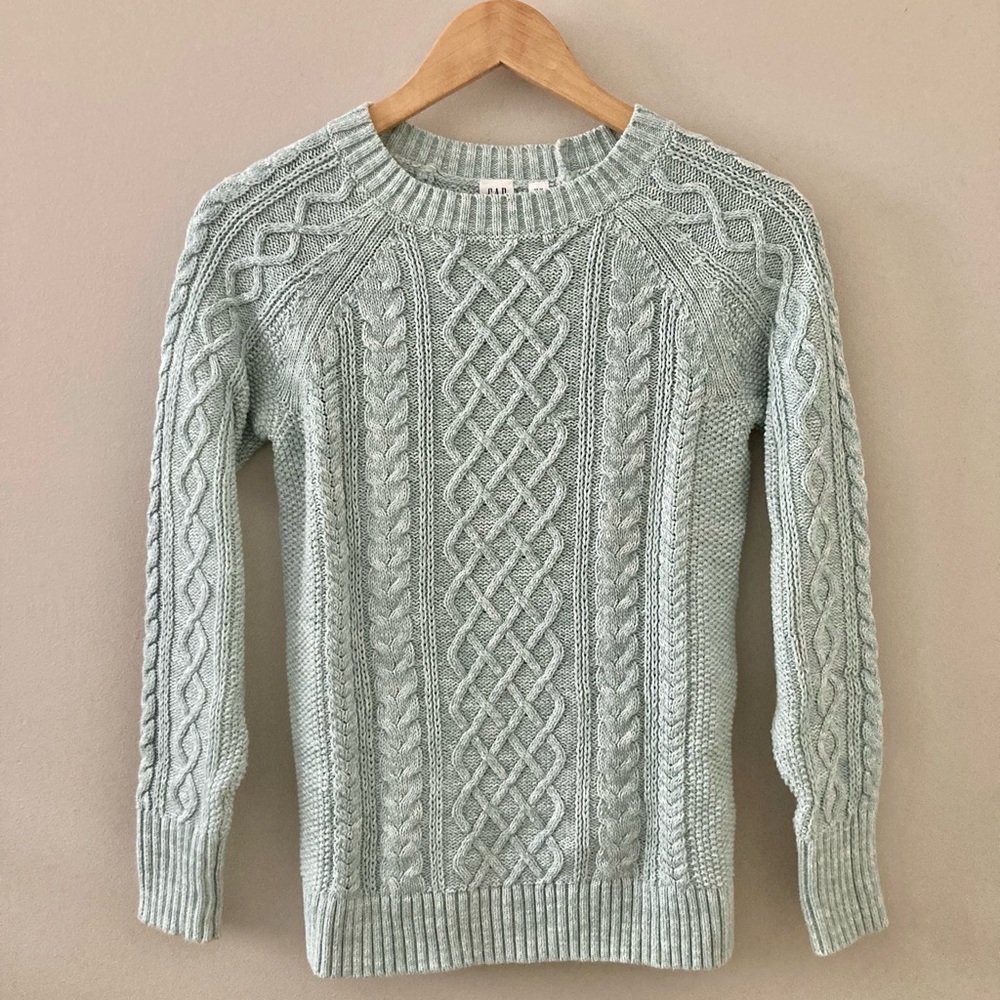 GAP cable knit sweater XS